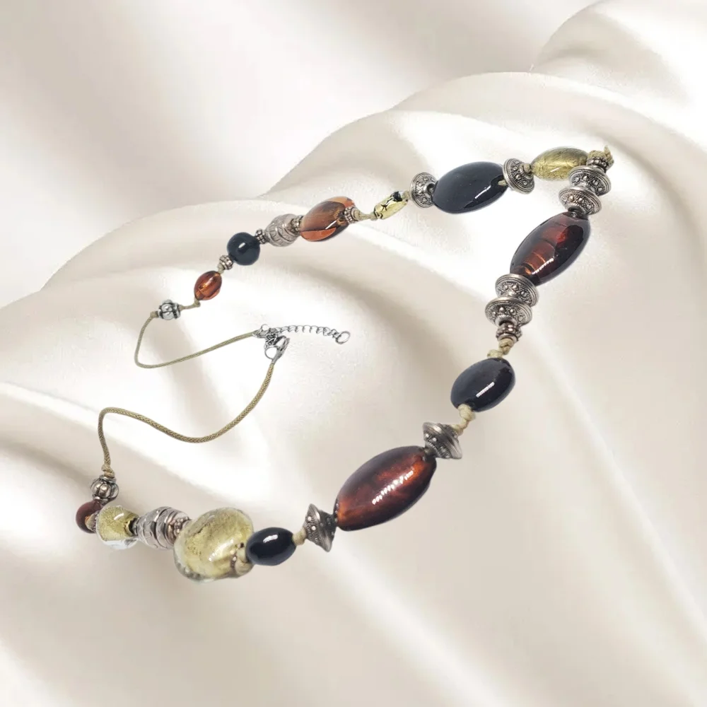 Elegant Multicolor Beaded Necklace - Picture 2 of 3